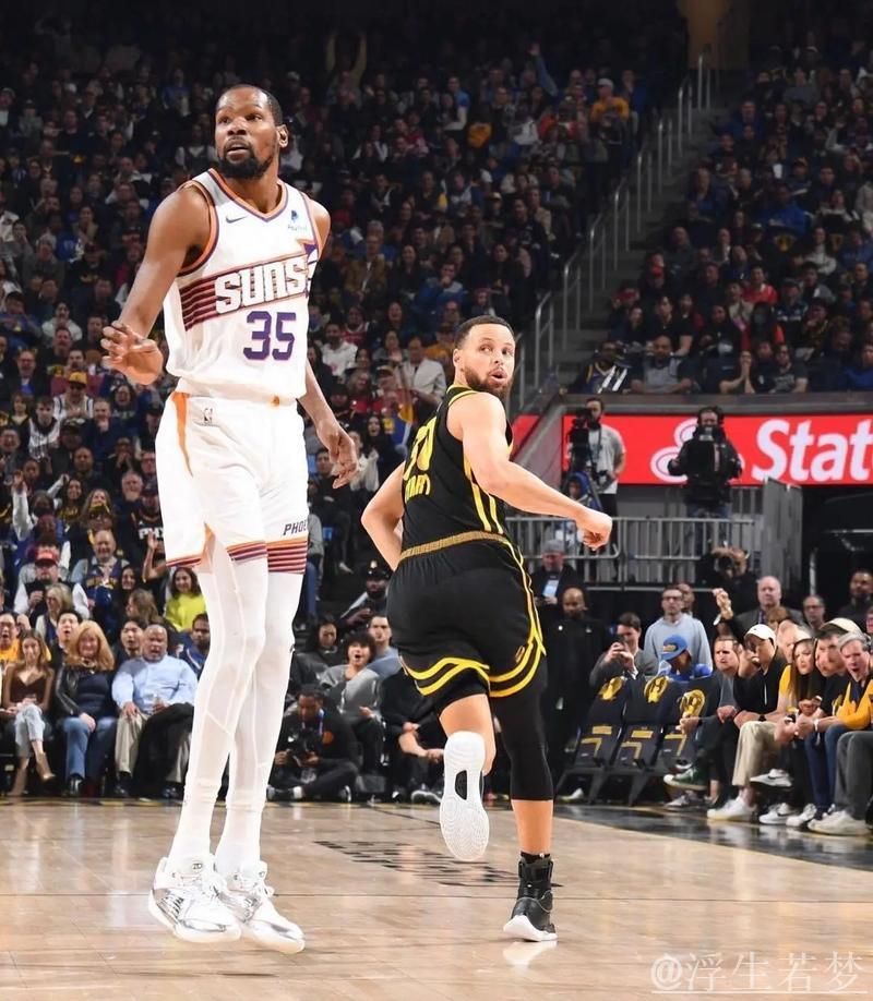 库里首节8分钟高效拿下10分，三分命中两记附加1篮板