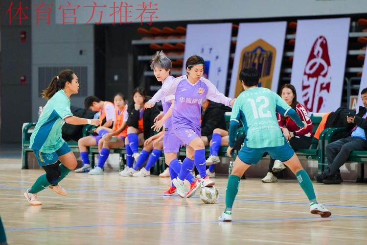 首度登顶 杭州临平乐茵斩获2025女五联赛冠军奖杯 首度登顶 杭州临平乐茵斩获2025女五联赛冠军奖杯